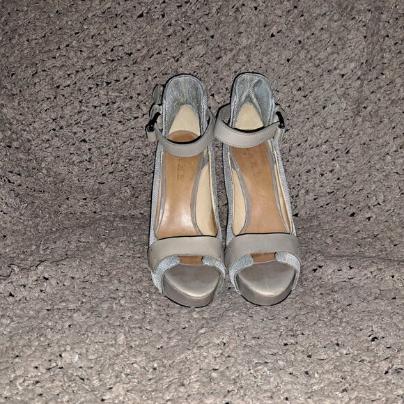 L.A.M.B. Gwen Stefani-Greige Leather Ankle Strap-Silver Nylon-Sz 6.5-Excellent - Picture 3 of 8